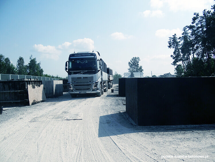 Transport szamb betonowych  w Solcu Kujawskim